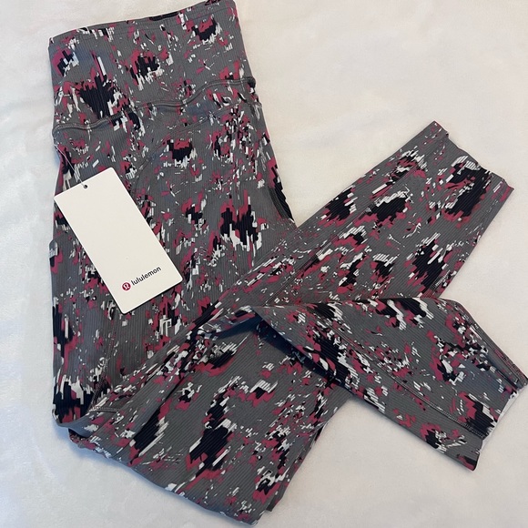 NWT Lululemon Fast and Free Tight 25" - Picture 2 of 4